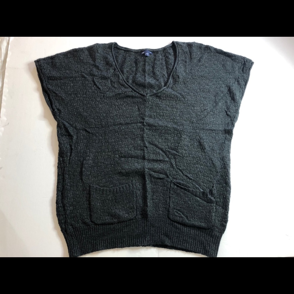 Gap charcoal gray knit top